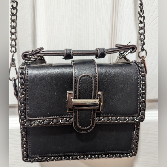 Crossbody Chain Black Bag - Picture 1 of 11